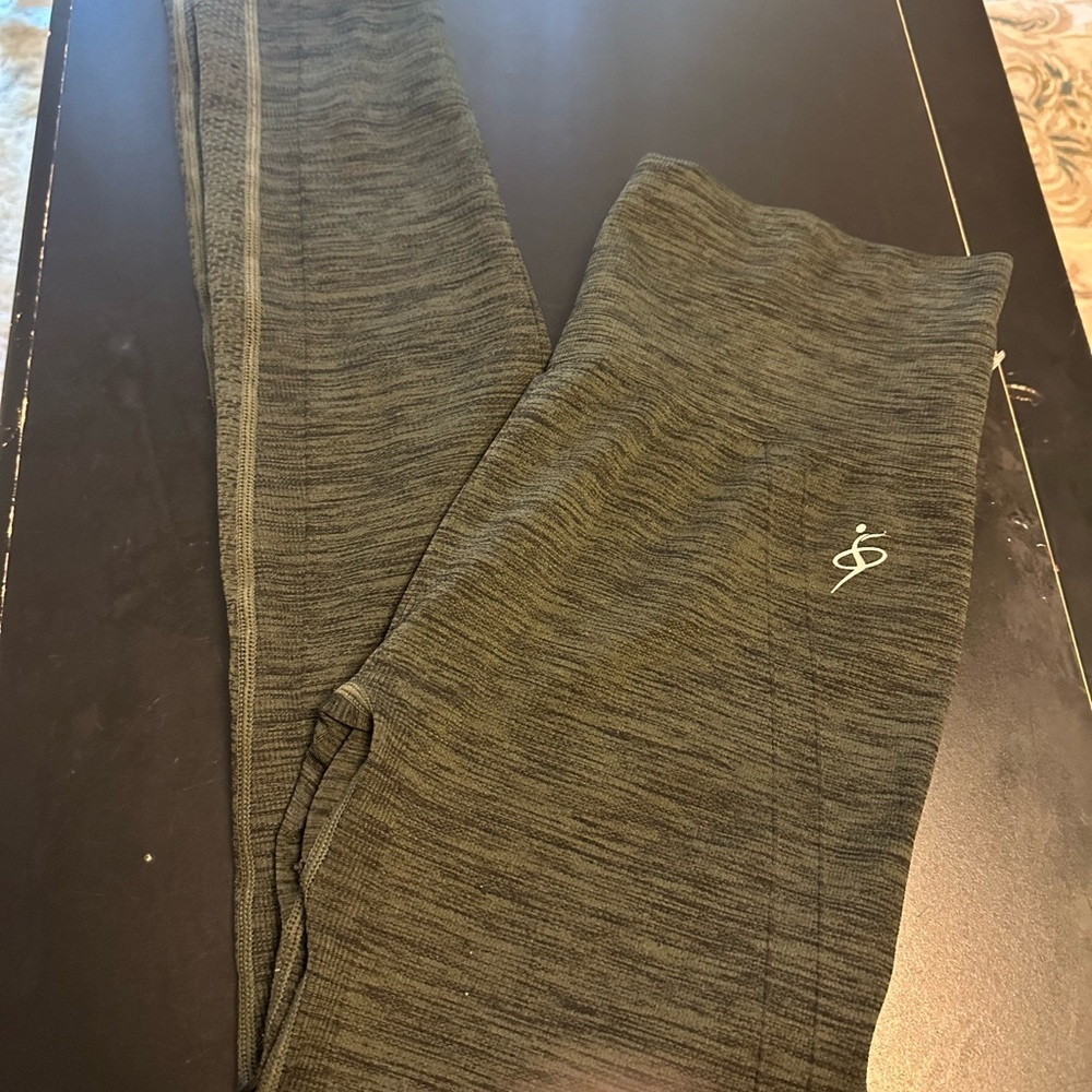 Women's Heathered Gray Leggings - Picture 5 of 7
